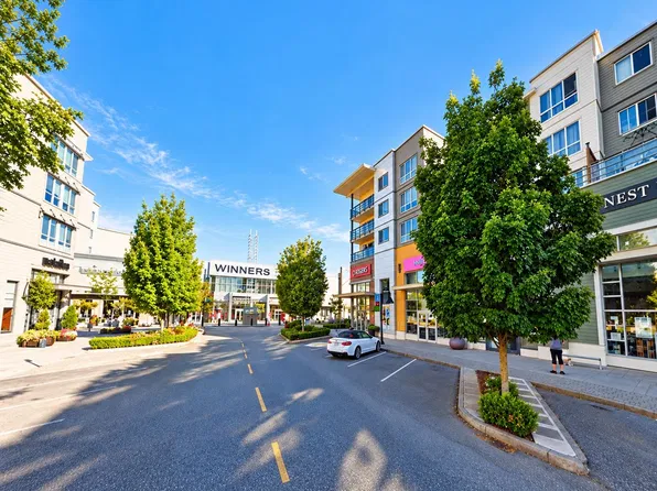 15745 Croydon Dr #410, Surrey, BC V3Z 2L5