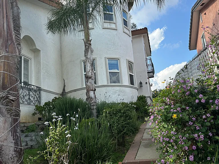 7425 Berne St — Photo 2
