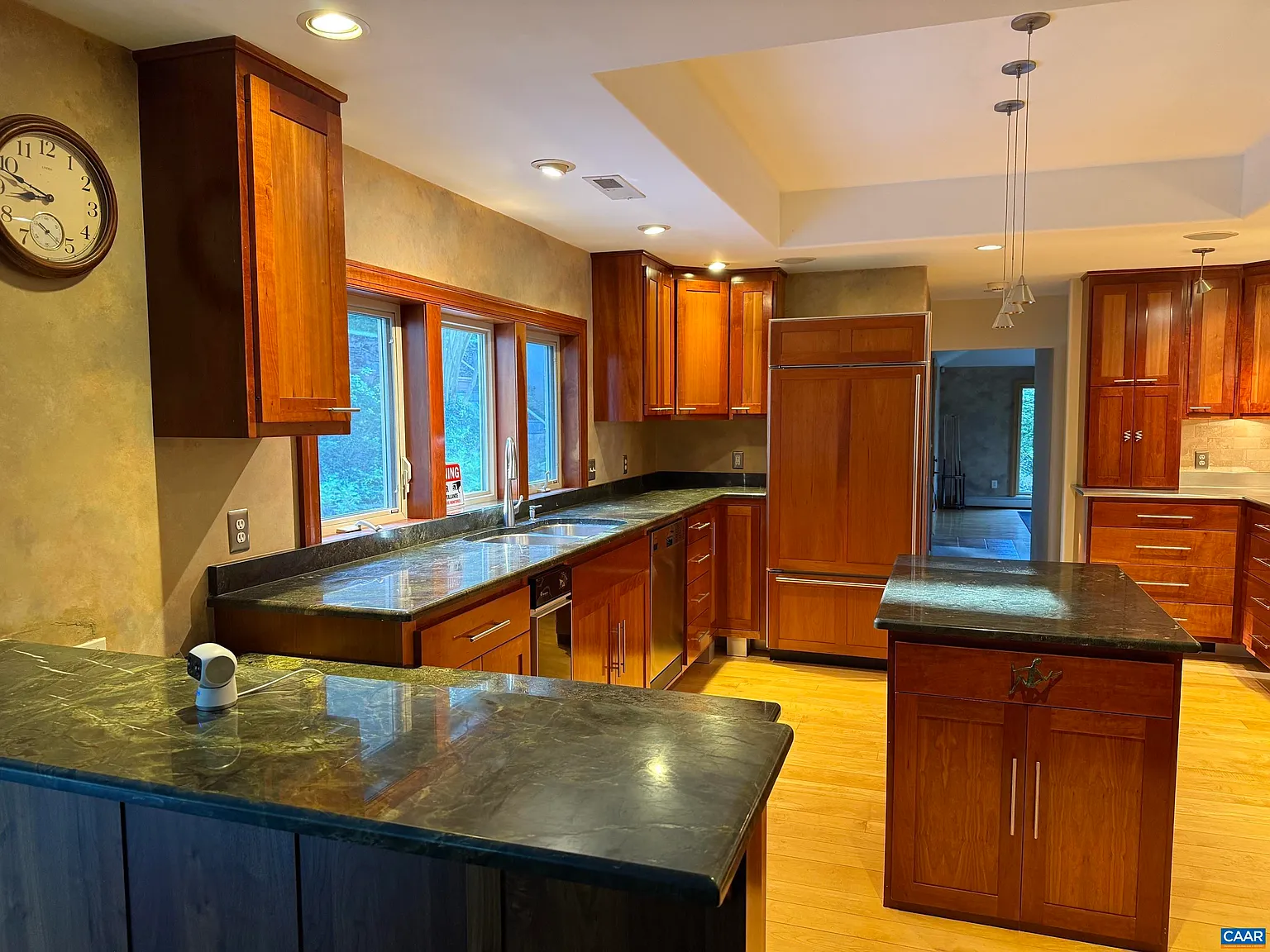 4 bed, 2.5 bath, 3328 sqft, $6,500 — Photo 3