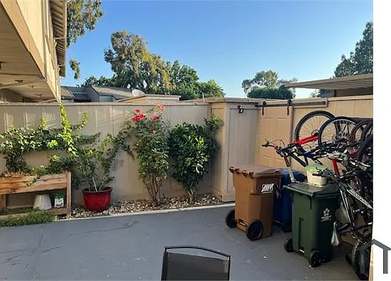 2502 Florida Ln — Photo 25