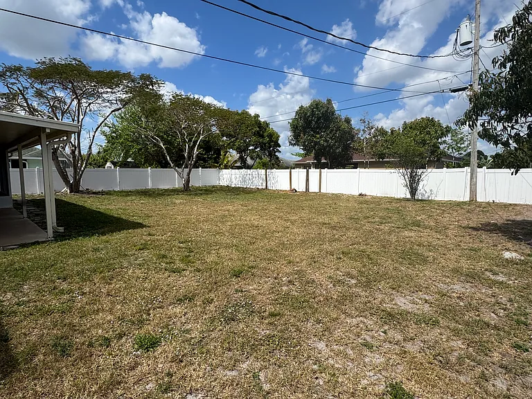 449 SW Fifer Ave — Photo 8