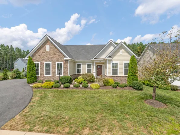 15 Heritage Dr, Zion Crossroads, VA 22942
