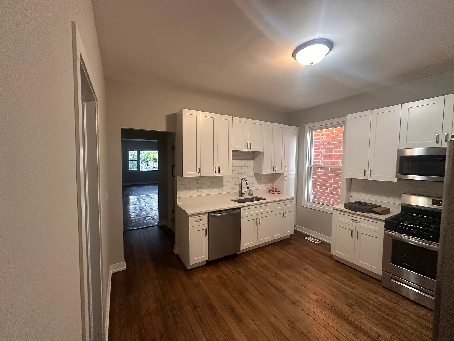 3 bed, 1100 sqft, $2,850 — Photo 1