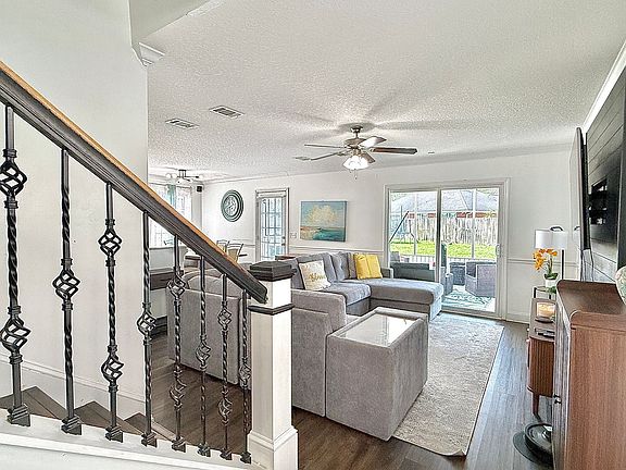 3rd image of 615 Amhearst Row