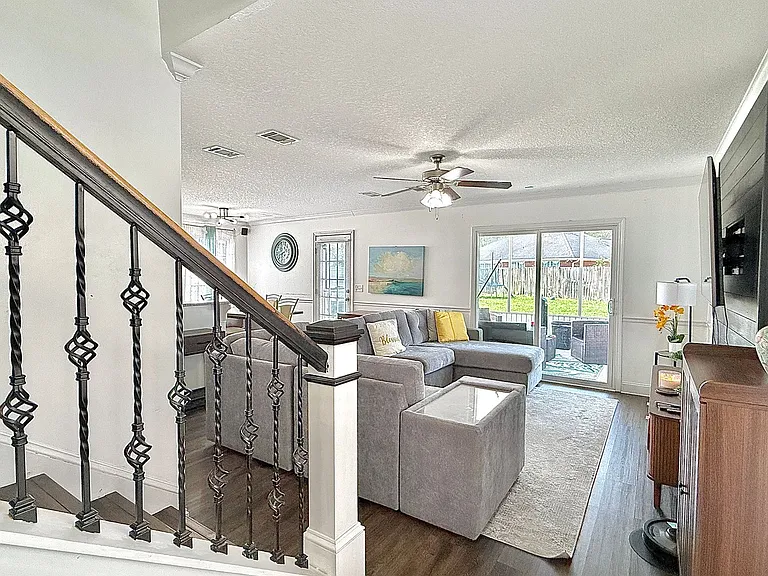 615 Amhearst Row — Photo 3