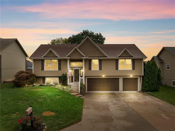 1809 NW Hedgewood Dr, Grain Valley, MO 64029