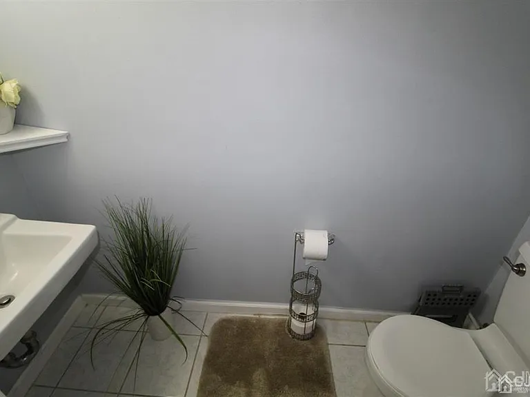 47 Linden Ln — Photo 23
