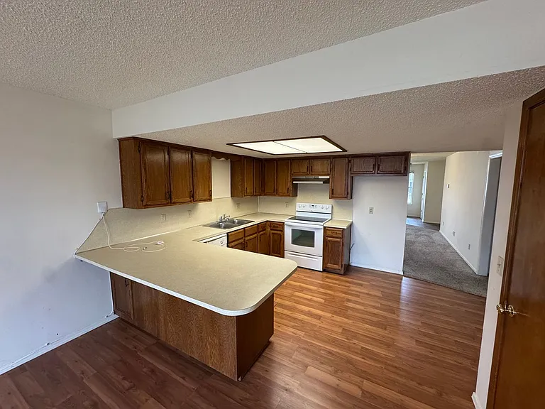 312 S 11th Pl — Photo 4