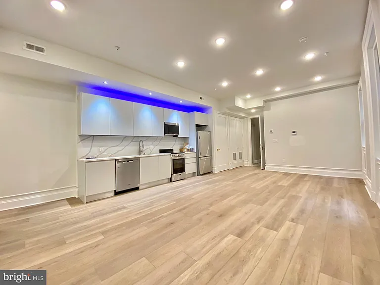 1824 Chestnut St #1R — Photo 3