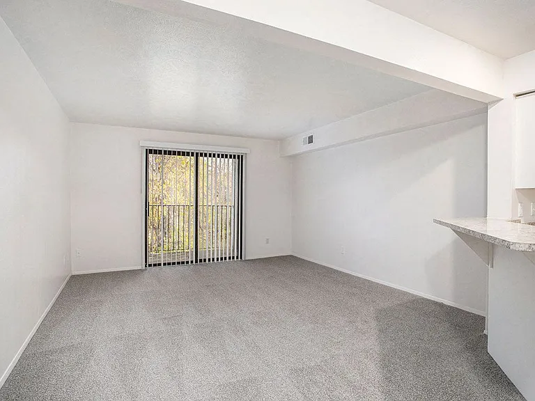 Glenn Valley Apartments — Photo 10