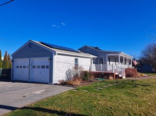 51 Jo Anne Ave, Portsmouth, RI 02871