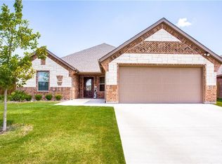 4021 Bridle Path Ln, Sanger, TX 76266