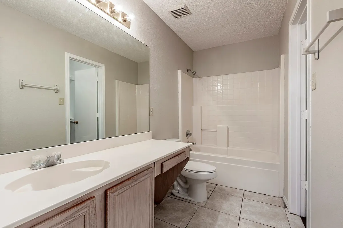 Building Photo - 845 Applewood Dr