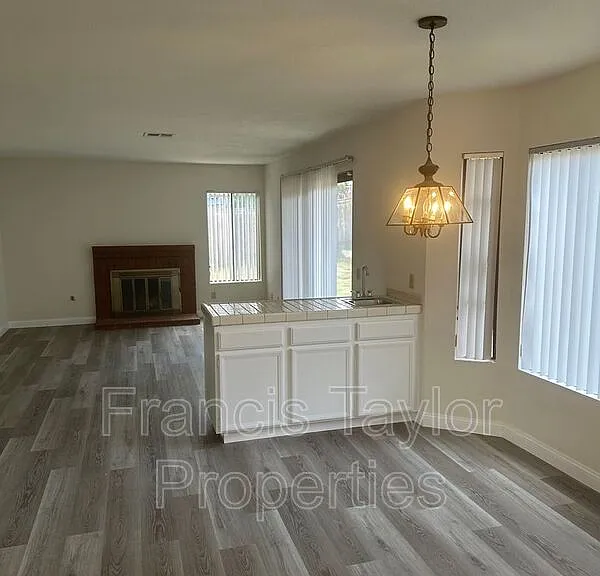954 Cornwell Ct — Photo 11