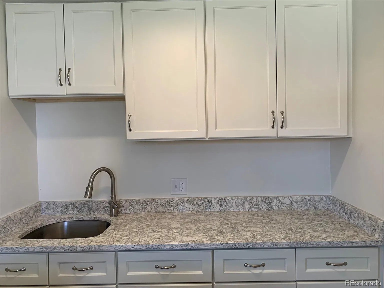 1 bed, 850 sqft, $1,575 — Photo 4
