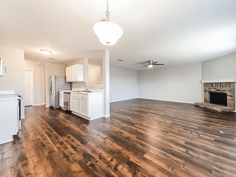 1412 Laurel Ln — Photo 7