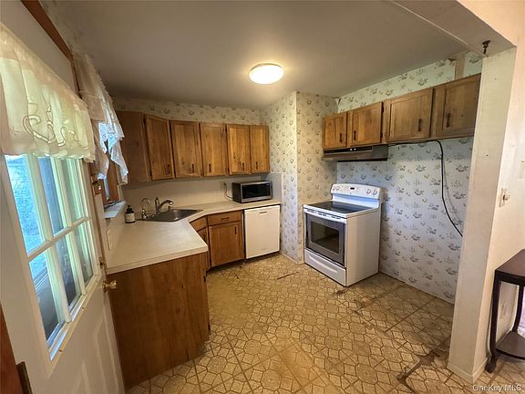 3rd image of 771 Windmill Avenue