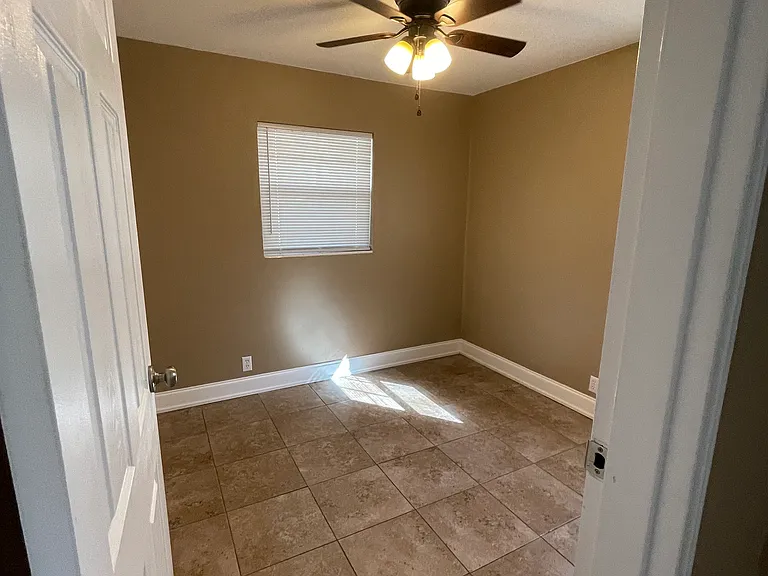 385 W Ethelene St — Photo 7