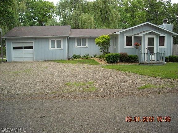 3rd image of 1296 Woodland Bch