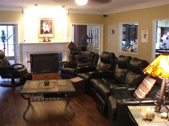 3rd image of 840 Silverthorne Trl