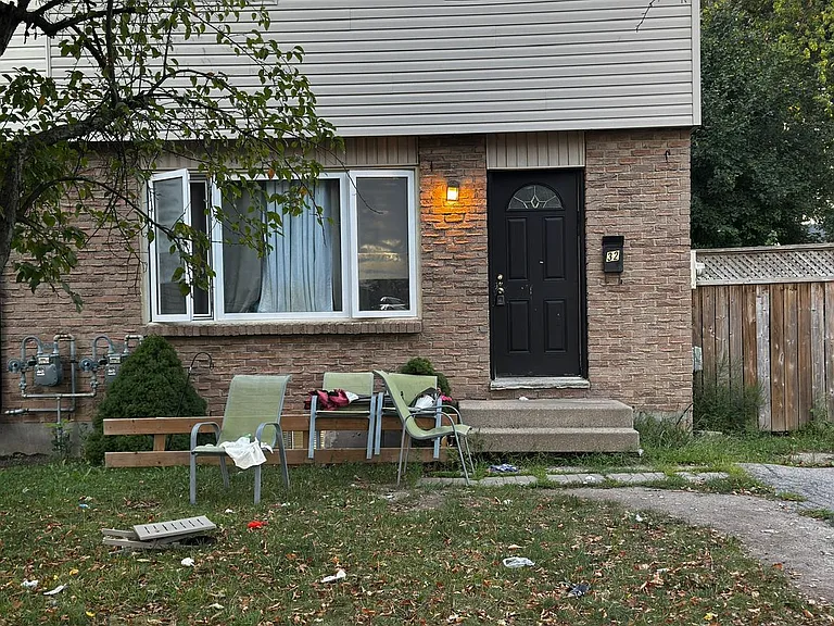32 Elvira Cres — Photo 1