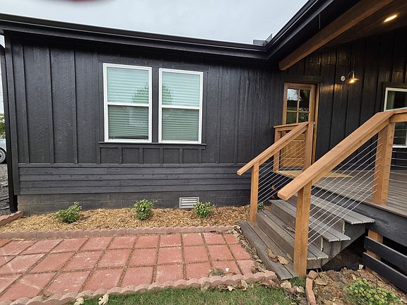 5th image of 415 Purdy Ave