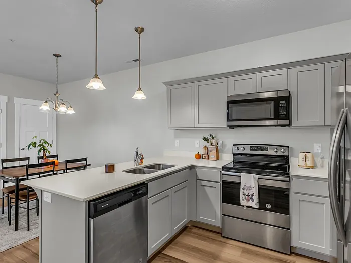 3 bed, 2.0 bath, 1327 sqft, $2,000 — Photo 2