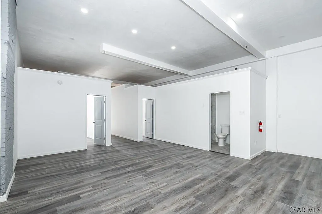 215 Franklin St — Photo 2