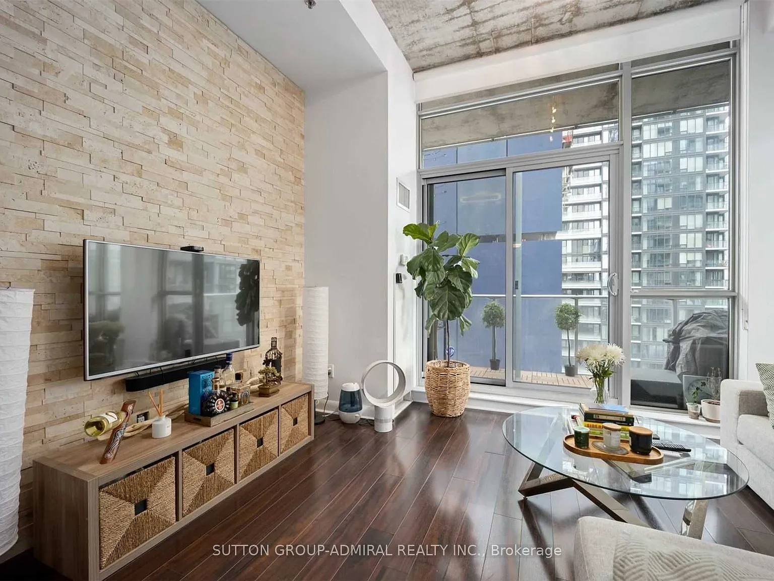 1 bed, $2,300 — Photo 1