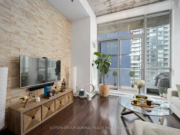 375 King St W, Toronto, ON