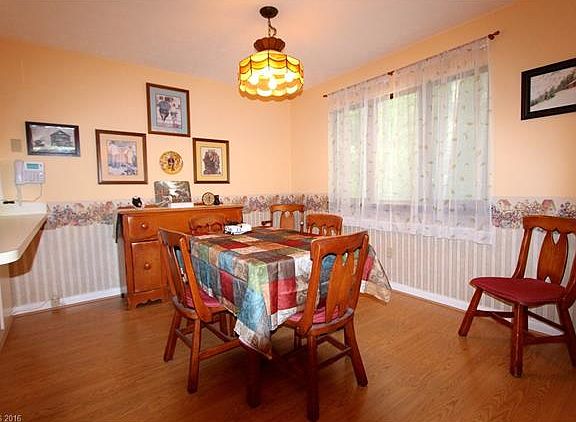 3rd image of 75 Maxine Ln