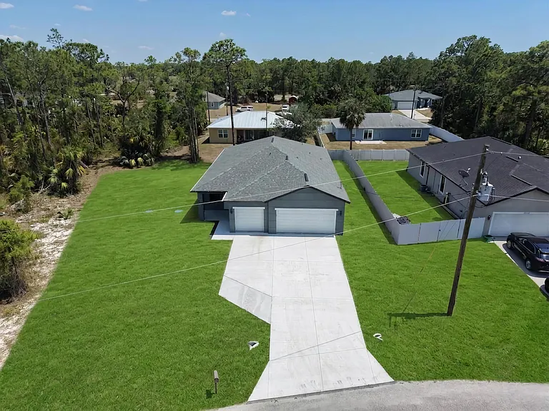 8010 Sandalwood Ln — Photo 31