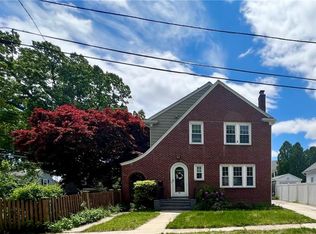 55 Greylock Ave, Cranston, RI 02910