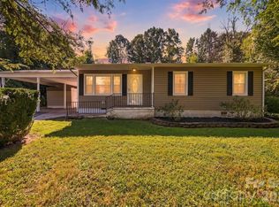 911 Kenham Pl, Lenoir, NC 28645