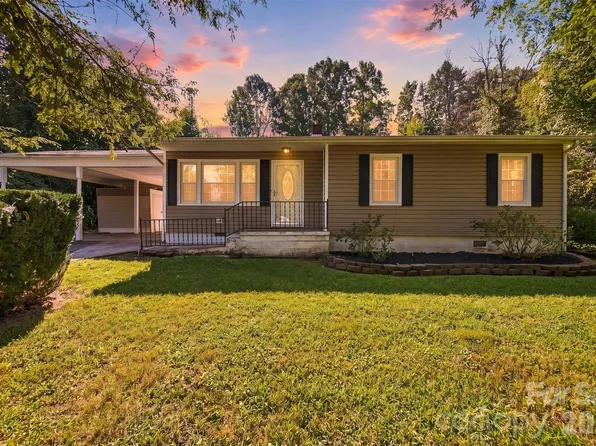 911 Kenham Pl, Lenoir, NC 28645