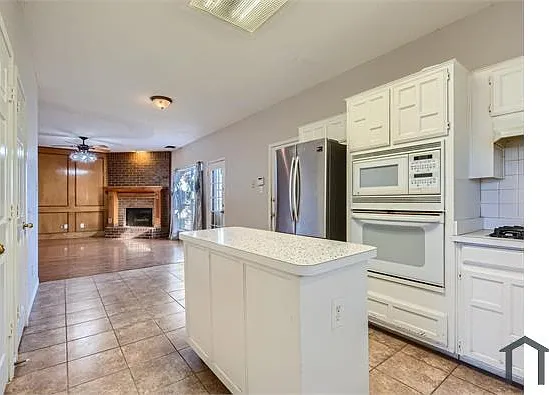 2420 Waterloo Ln — Photo 13