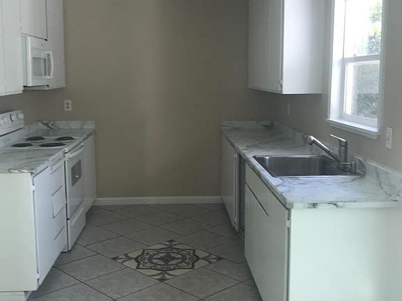 5th image of 624 Rosemary Dr