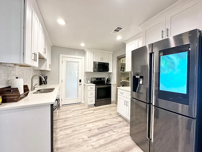 414 Templeton Dr — Photo 8