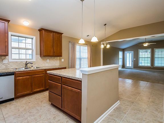 5th image of 480 Lucille Dr