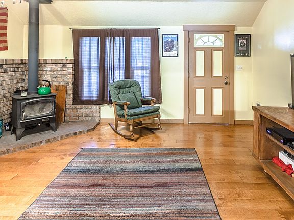 5th image of 2935 SE Washington St