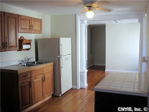4th image of 318 Wilson St