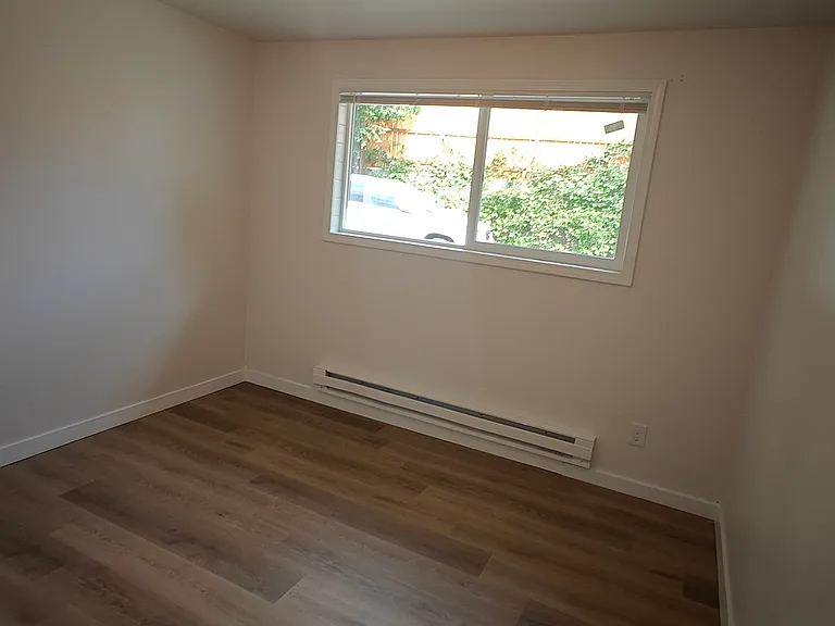 844 Harrington Ave NE #12 — Photo 9