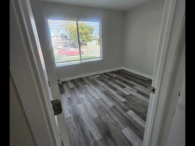 553 Covington Way — Photo 11