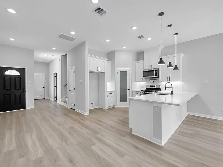14833 Spica Ct — Photo 8