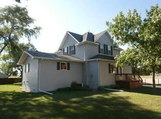105 N 1st Ave, Woonsocket, SD 57385