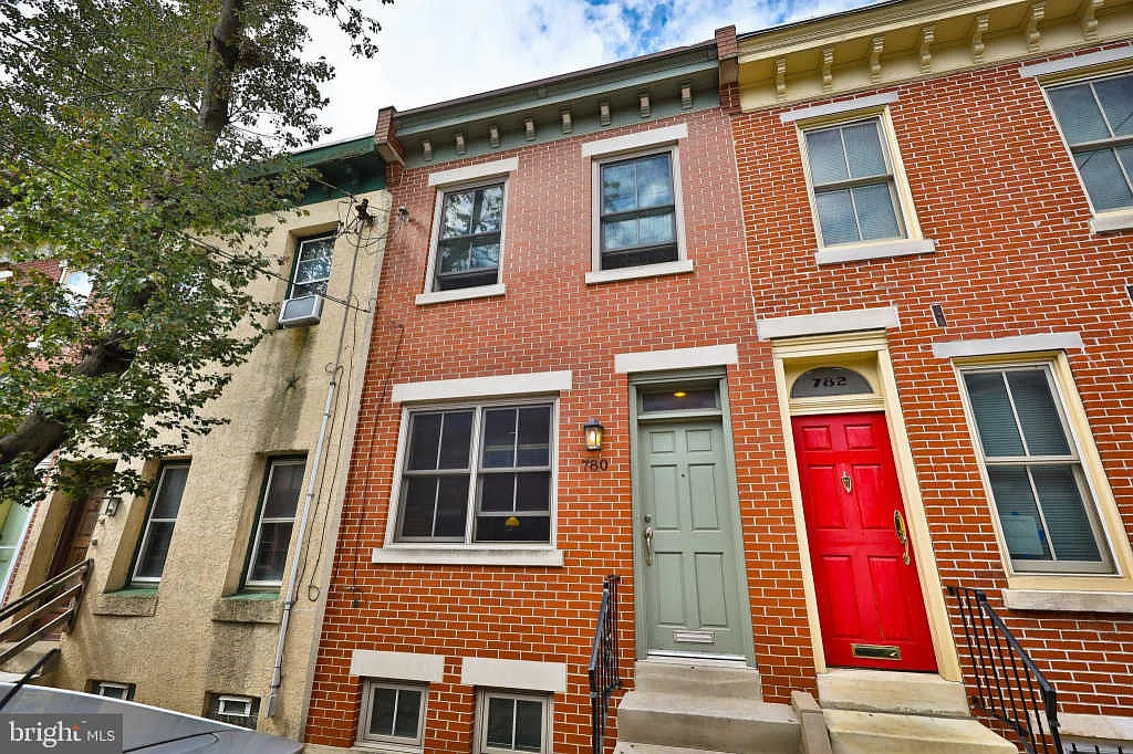 780 N Croskey St photo 1