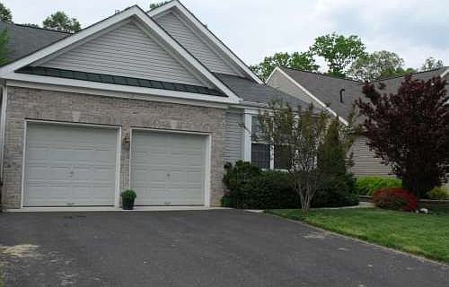 2nd image of 138 Glengarry Ln