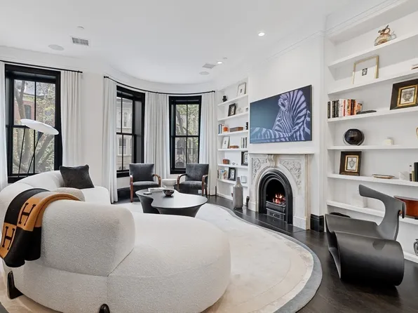 8 Rutland Sq #2, Boston, MA 02118