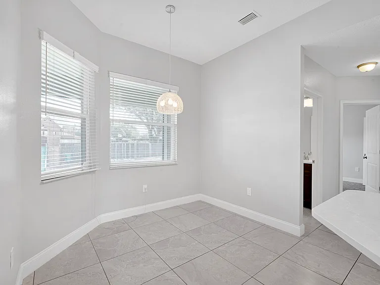 160 Bossieux Blvd — Photo 20
