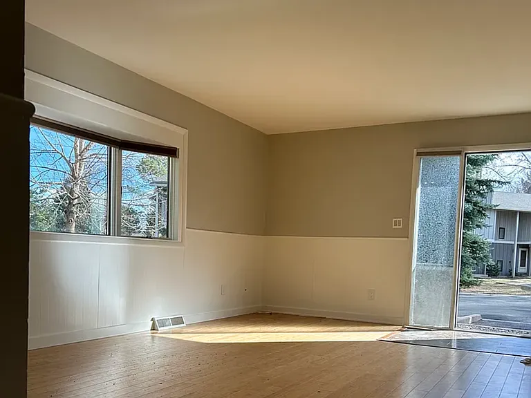 1736 Lake Sherwood Dr — Photo 3